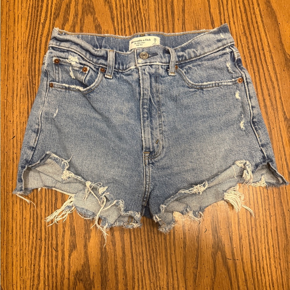 Abercrombie & Fitch The Mom Short High Rise